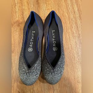 Rothy’s round toe flat in slate metallic grey dots size 7